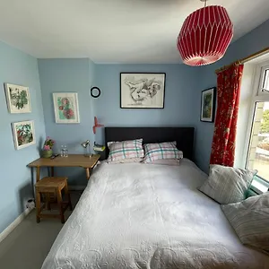 Artist's With Views Over Homestay